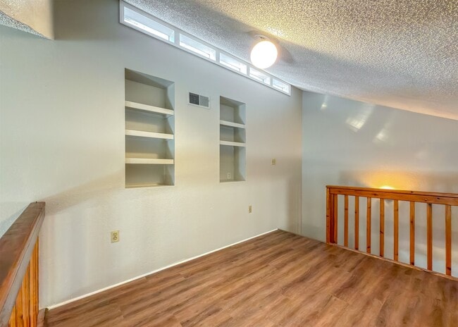 Building Photo - 1556 Twin Lakes Cir