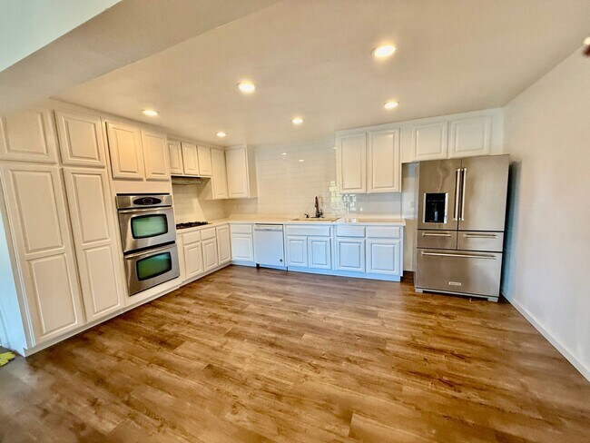 Building Photo - Unique Horse property with 2 units