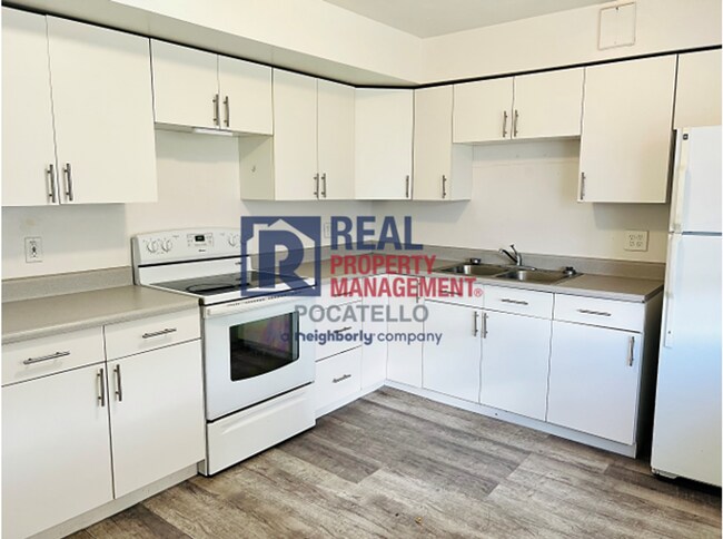 Building Photo - 625 El Rancho Blvd