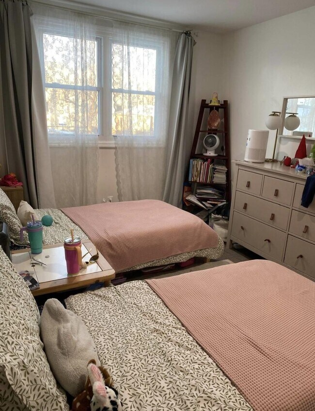 Building Photo - 166 Front St