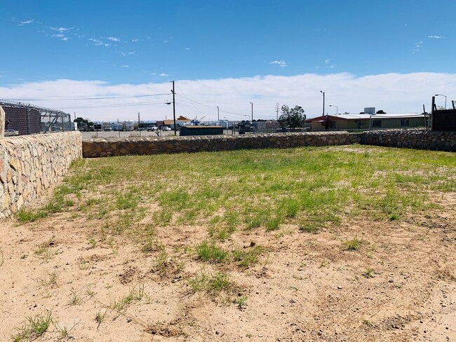 Building Photo - Beautiful Home Minutes from Fort Bliss