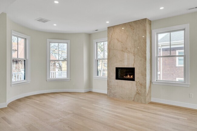 Building Photo - 77 Thorndike St