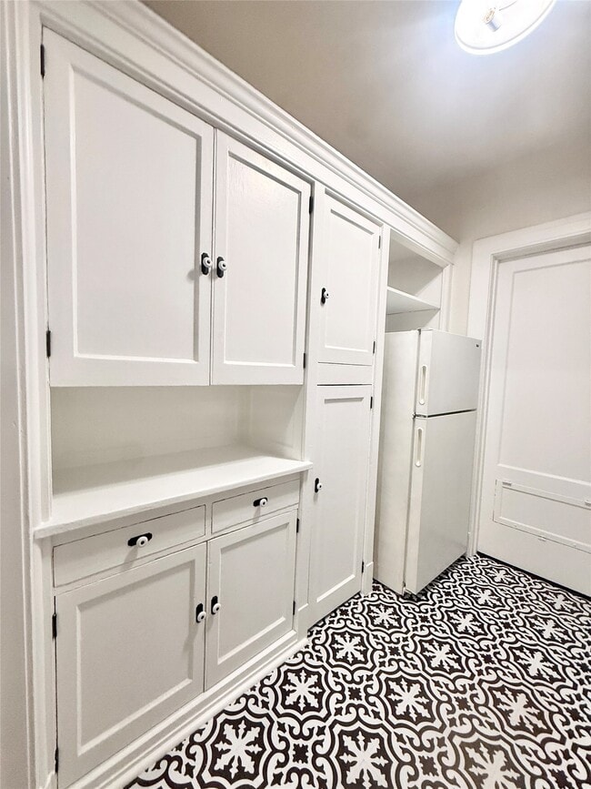 Building Photo - 3920 Fannin St