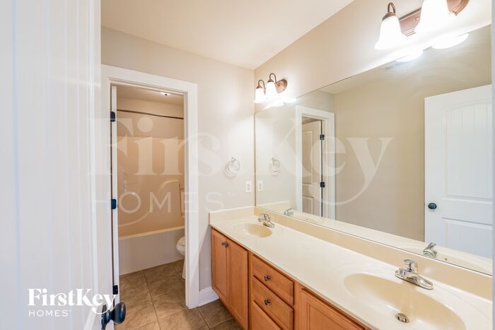 Building Photo - 6950 Meadow Ridge Dr