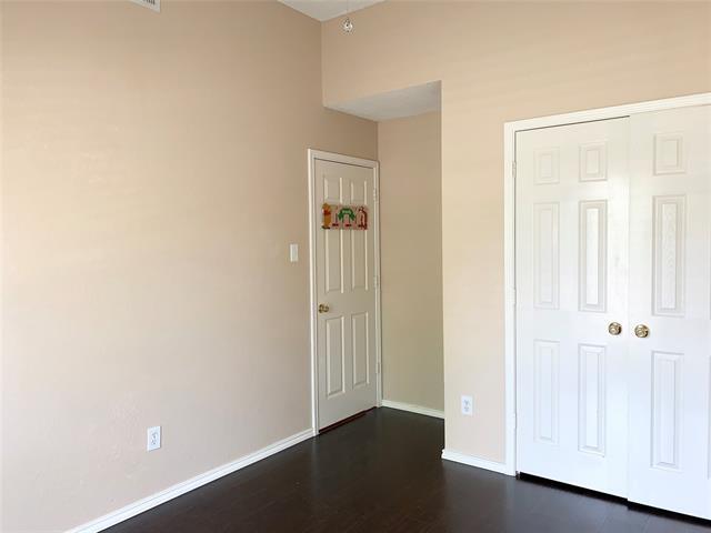 Building Photo - 2921 Lake Valley Dr