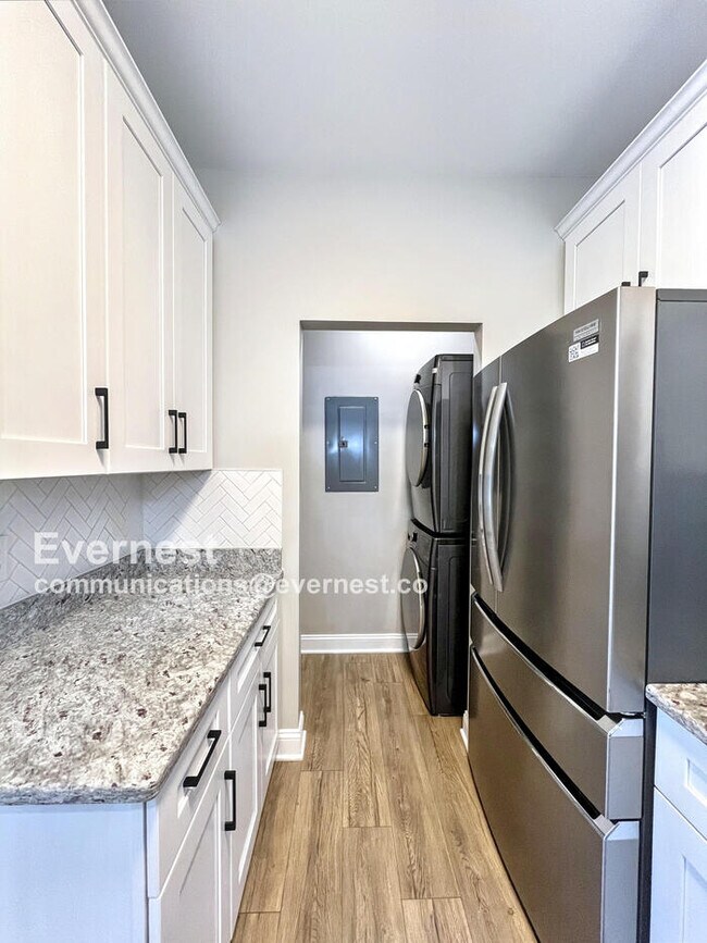 Building Photo - 2 Bed & 1 Bath Condo in Nashville! Coming Soon!