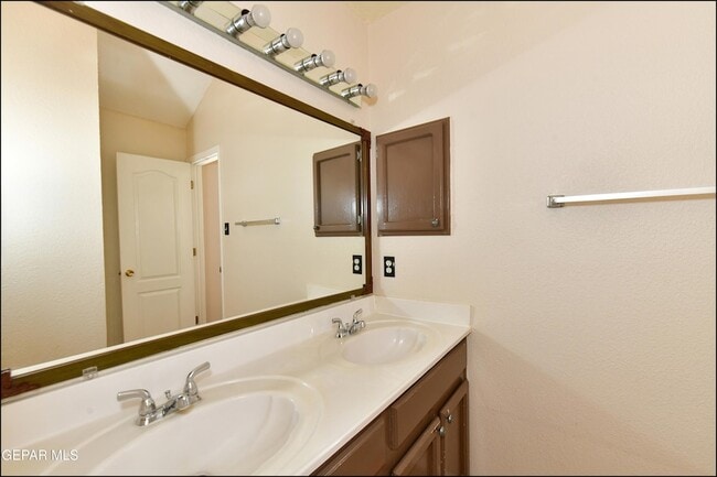 Building Photo - 7737 Plaza Azul Rd