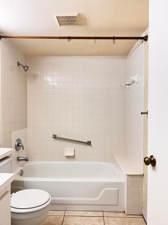 Building Photo - 1015 Green Pine Blvd