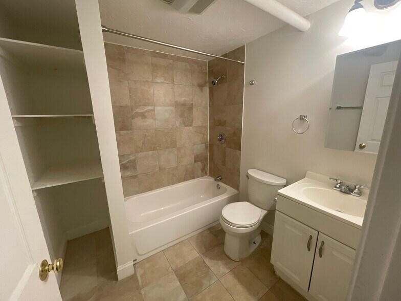 Building Photo - 53 Hemenway St