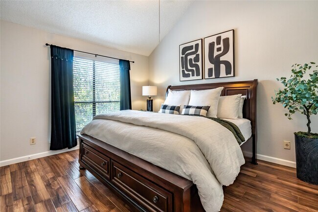 Building Photo - 8411 Sands Point Dr