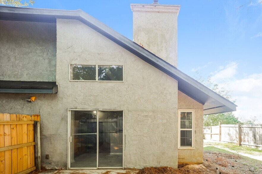 Building Photo - 8536 Pineland Dr