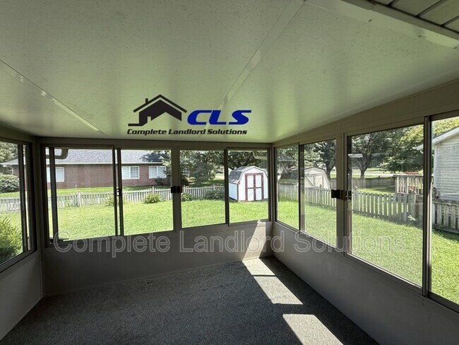 Building Photo - 2972 Kings Ct