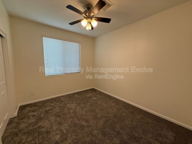 Building Photo - 36812 Yellowstone Dr