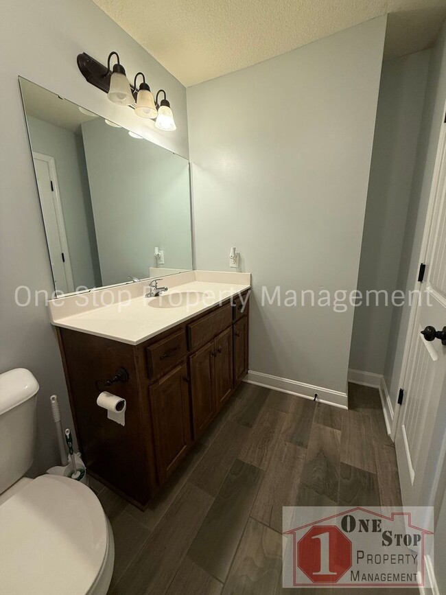 Building Photo - 3-Bedroom, 2.5-Bathroom in Platte City