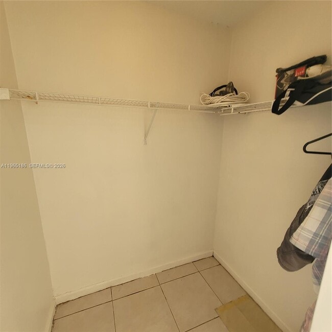 Building Photo - 5100 SW 41st St