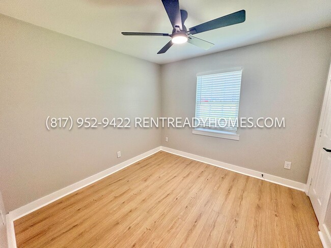 Building Photo - 607 Lake View Dr