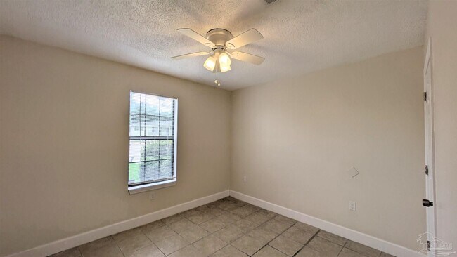Building Photo - 8264 Continental Dr