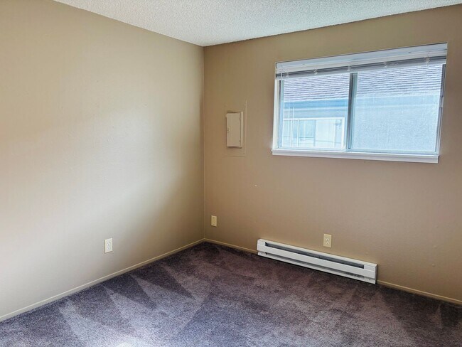 Building Photo - Bright 2 BR Carter Park Living with Fireplace, Carport, and Tons of Storage!