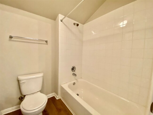 Building Photo - 516 E Slaughter Ln