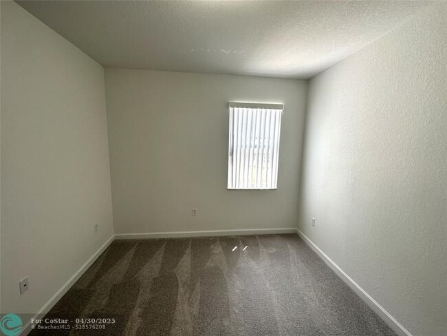 Building Photo - 2364 NW 131st Cir
