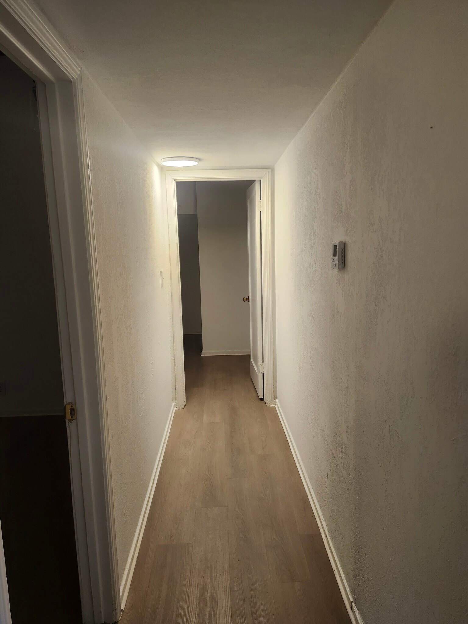 Building Photo - 1136 W Dakota Ave