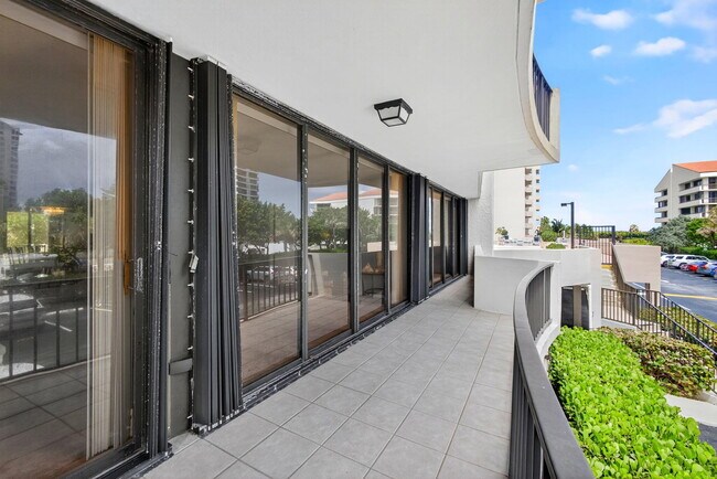 Building Photo - 4200 N Ocean Dr