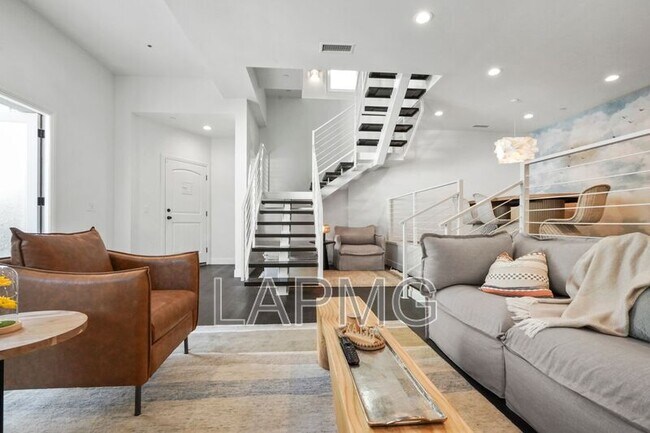 Building Photo - 9842 Portola Dr