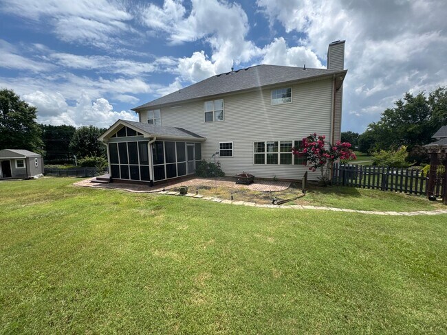 Building Photo - FOR LEASE- 4 BEDROOM FURNISHED HOME IN MT....