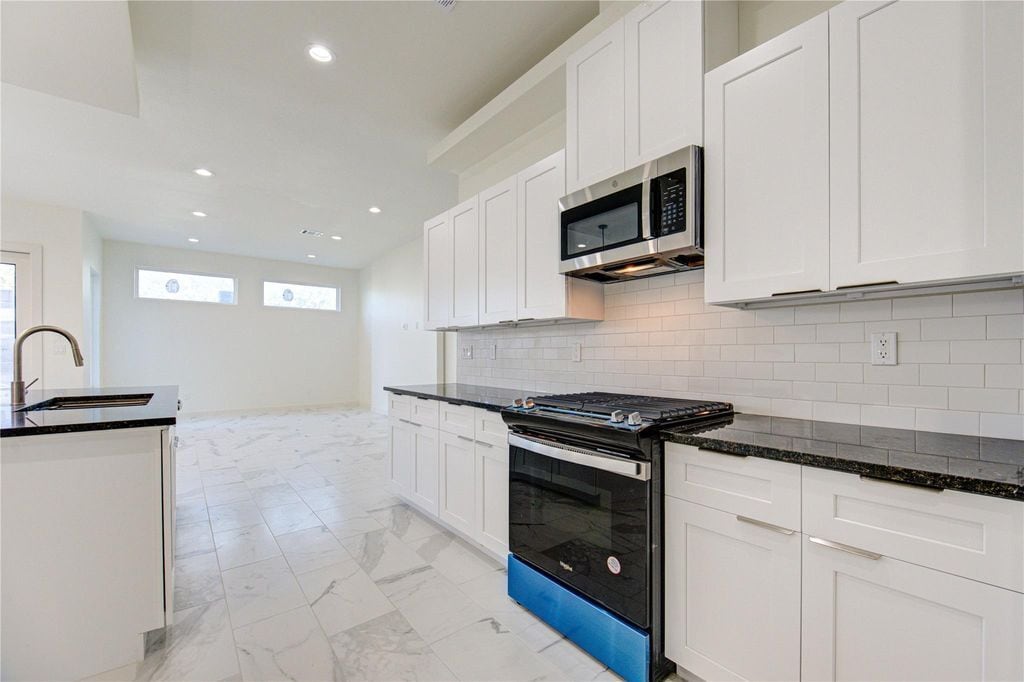 Building Photo - 2903 El Fenice Ln