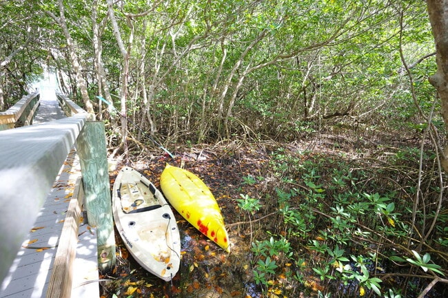 Building Photo - 801 S Ocean Dr
