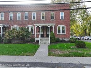 Building Photo - 160 Mansion St