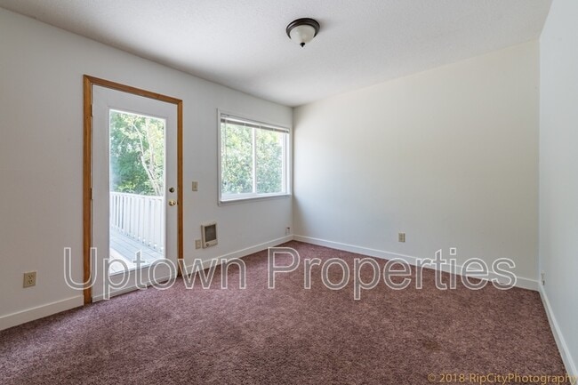 Building Photo - 3435 SW 125th Ave