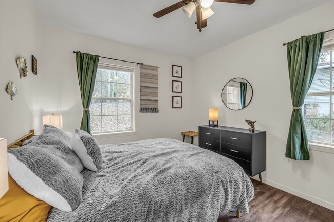 Building Photo - 306-306 Glenwood Cir