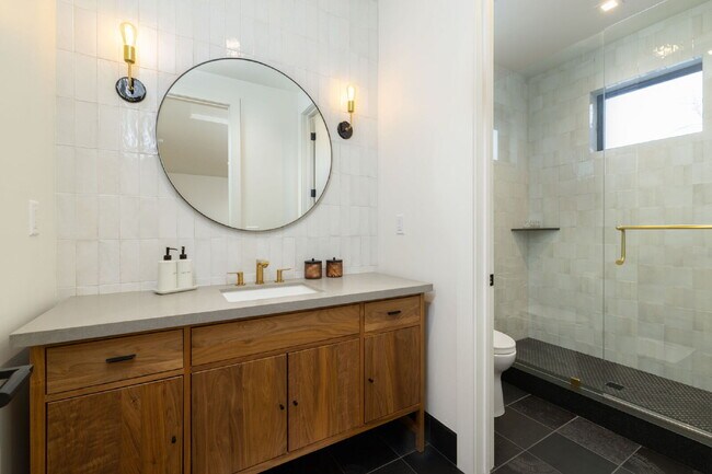 Building Photo - 6136 Falabella Wy