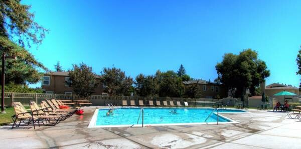 Building Photo - Bright and quiet two-story townhouse situated in the friendly Sunset Oaks community with an award...