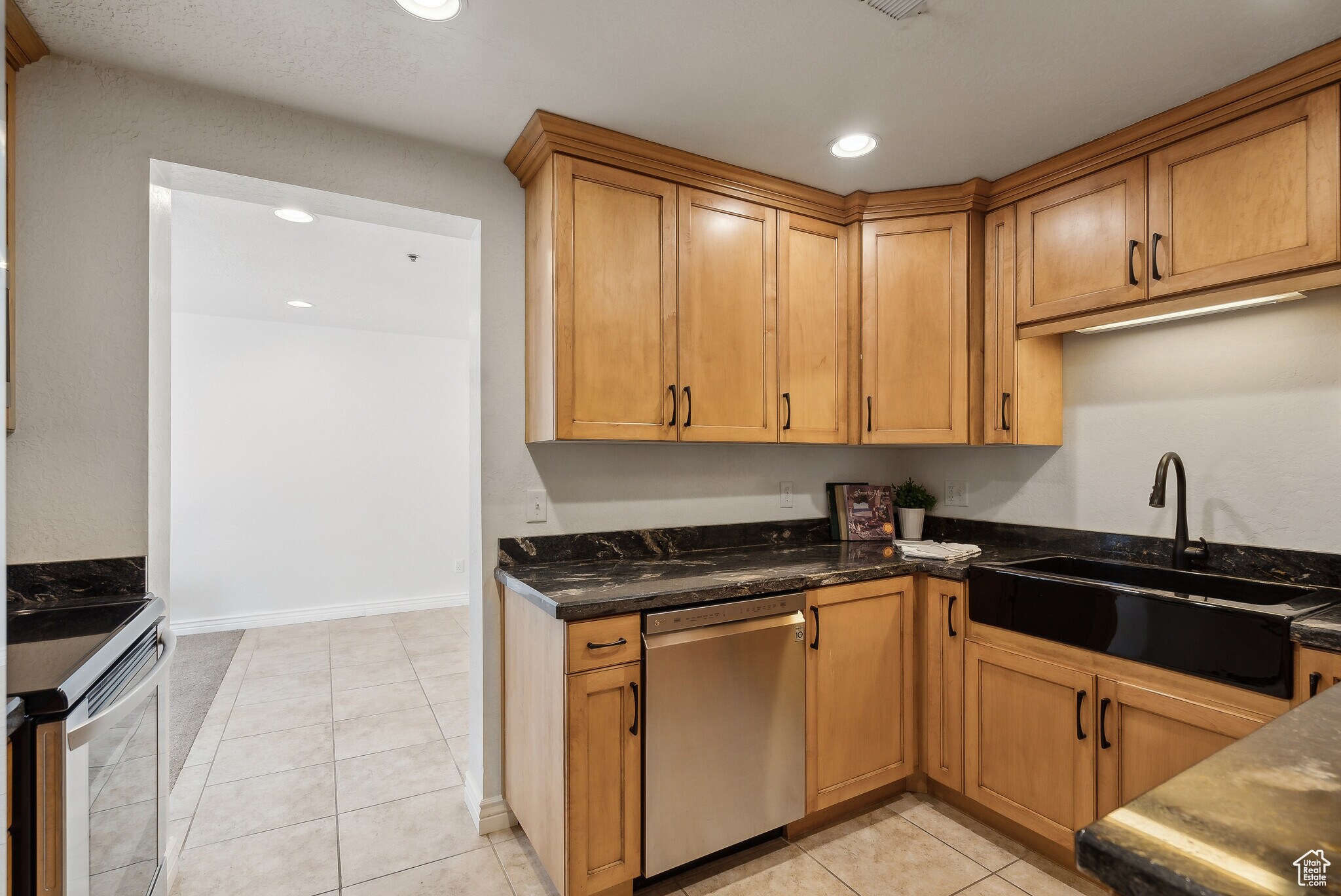 Kitchen - 1044 E 400 S