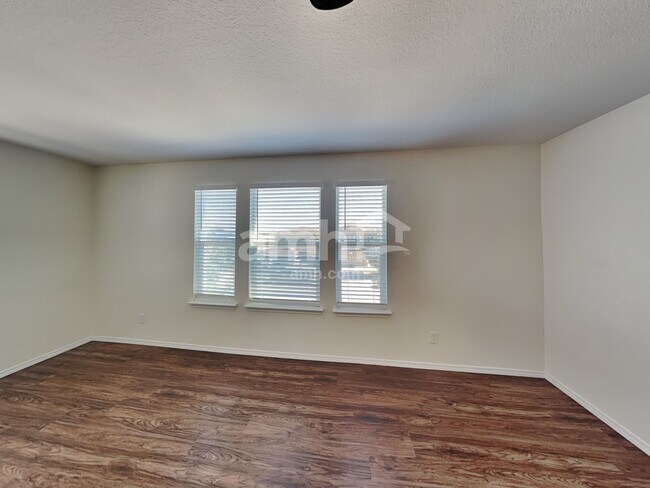 Building Photo - 3942 Legend Pond