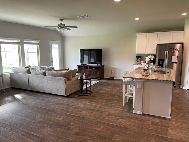 Building Photo - 18356 Klamath Falls Ln