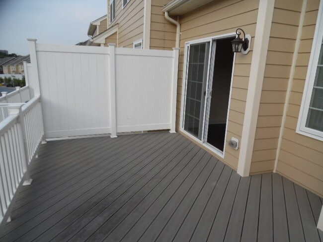 Building Photo - Luxury Townhome- Anne Arundel, MD