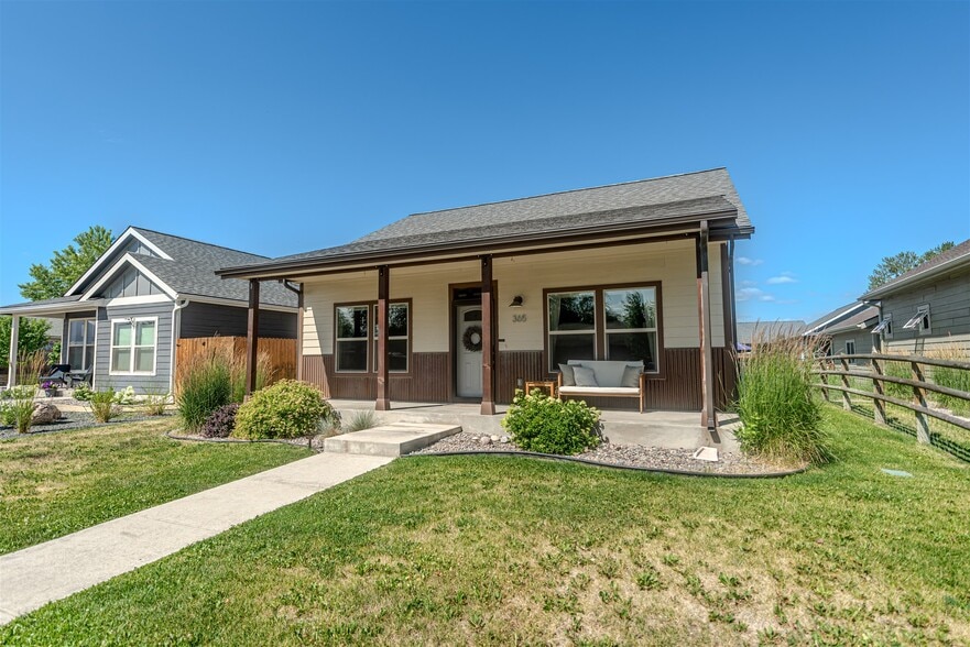 Building Photo - 365 Hiberta St