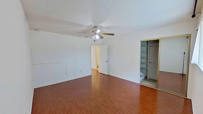 Building Photo - 4670 Ranchview Cir