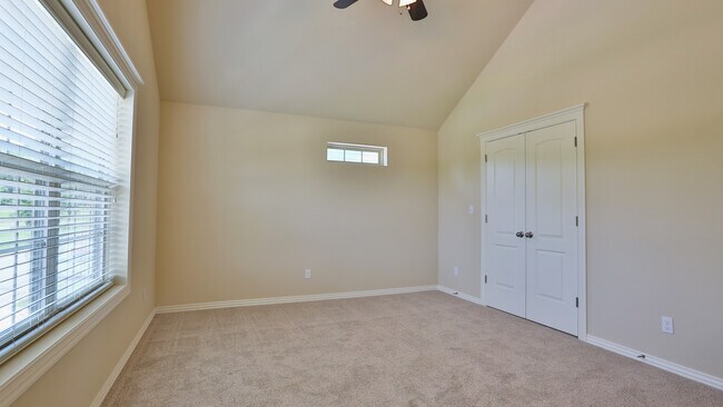 Building Photo - 438 S Sang Ave