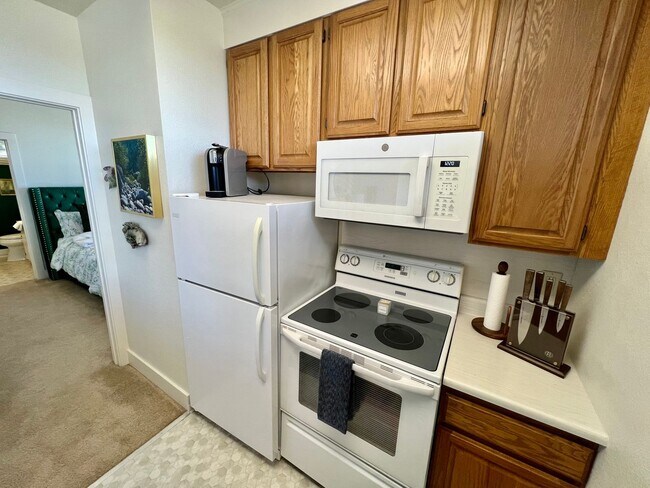 Building Photo - 189E - CS