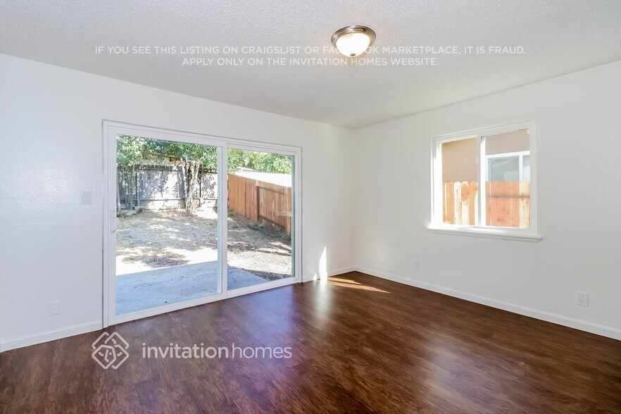 Building Photo - 4317 Stockbridge Ave