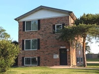 Building Photo - 21W185 Tee Ln