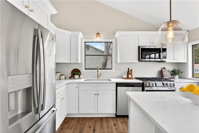 Building Photo - 4933 Dana Dr NE