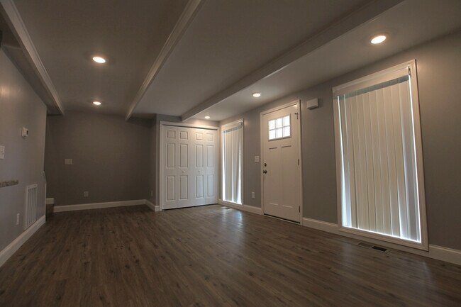 Building Photo - 34 Chalet Dr