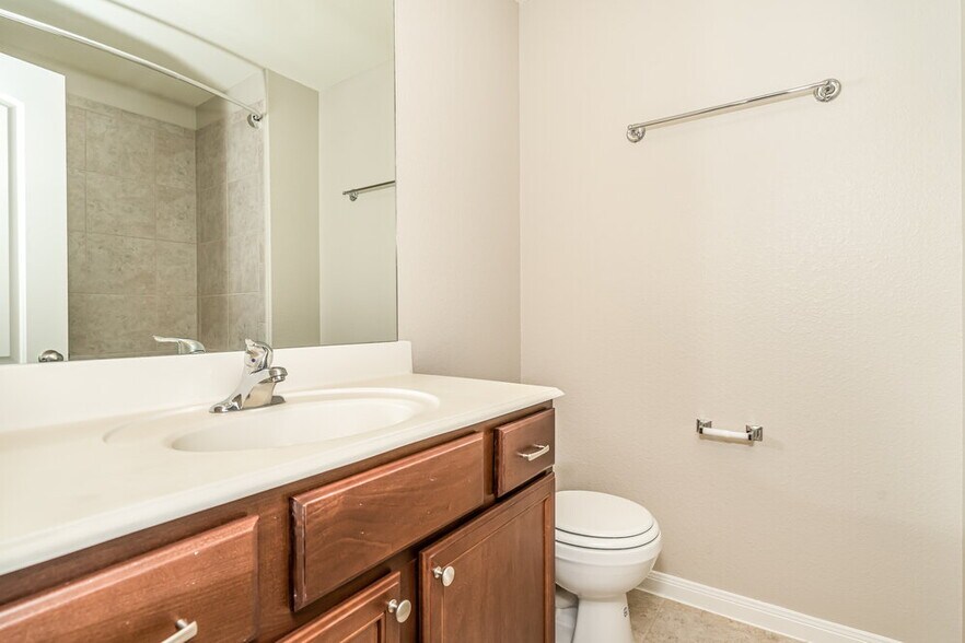 Building Photo - 1226 Juniper Dr
