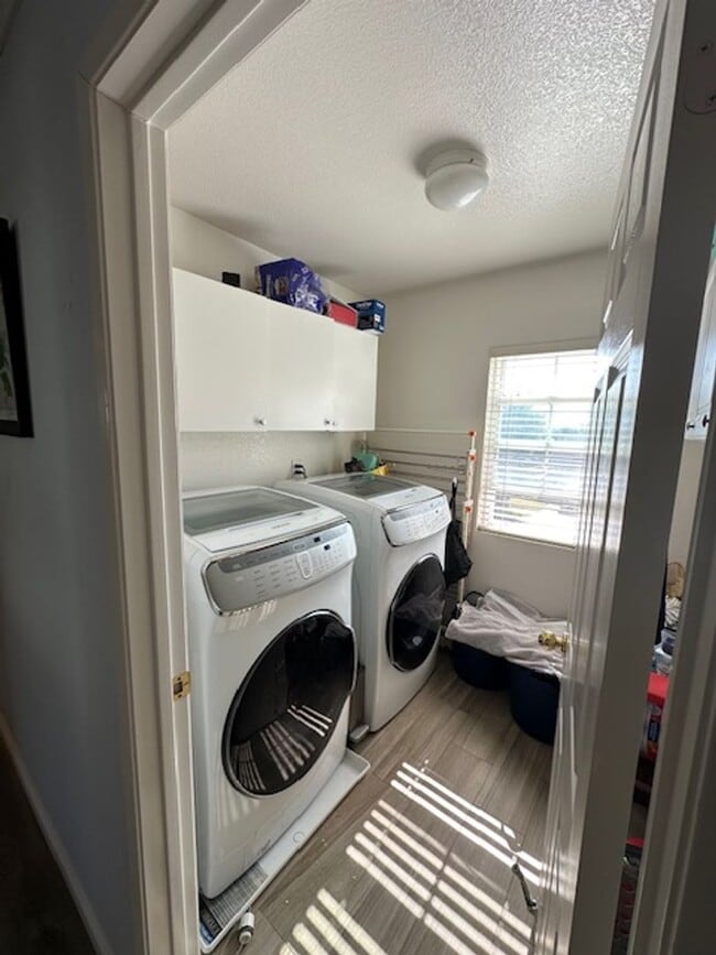 Building Photo - Upgraded Hallmark home on quiet cul-de-sac in a private community!