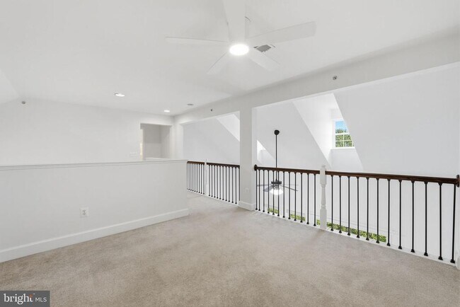 Building Photo - 13940 Greendale Dr